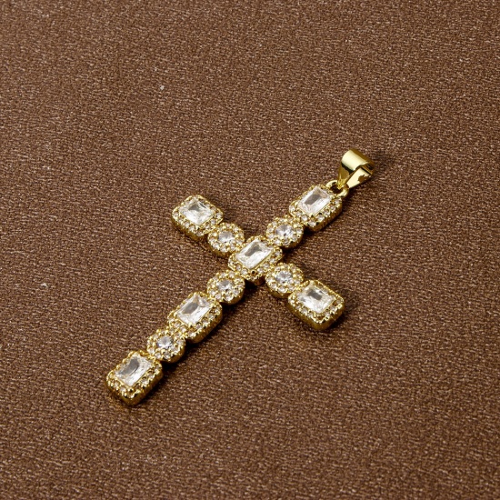 1 個 エコフレンドリー 真鍮 宗教 ペンダント 18Kリアルゴールドメッキ クロス マイクロパヴェ クリア ジルコン 4.9cm x 3cm、 の画像