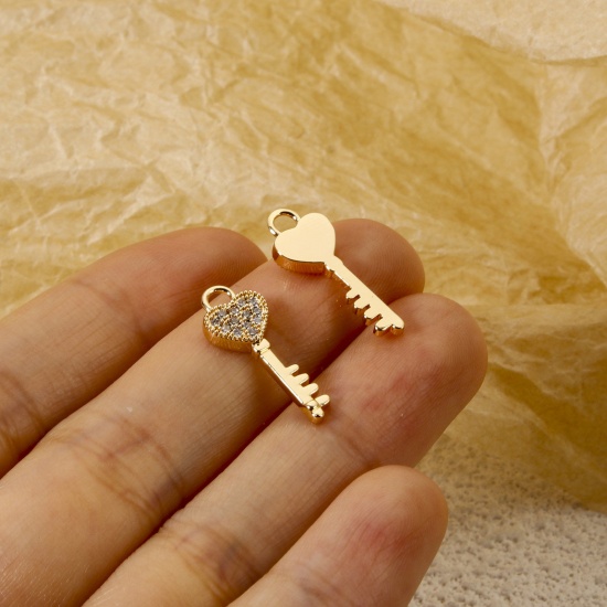 Imagen de 2 Unidades Respetuoso del Medio Ambiente Latón día de San Valentín Colgantes 18K Oro Real Chapado Llave Micro Pave Claro Circón Artificial 20mm x 7mm