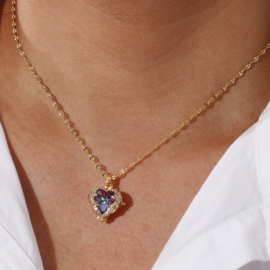 Bild von 1 Strang Umweltfreundlich Valentinstag 18K Echtgold plattiert Messing und Glas Lippen geformte Kette Herz Flügel Anhänger Halskette Für Frauen 45cm + 5cm lang