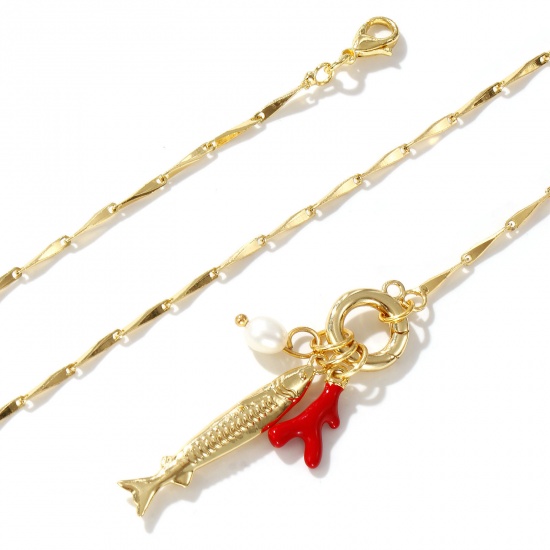 Immagine di 18K Vero Oro Placcato Catena di Semi Pesce Collana con Ciondolo, Ottone & Perla Naturale 45cm, Per Donne, Corallo Rosso Smalto Con Chiusura A Molla, Elegante Gioielli Oceanici Regalo, Ecologico, 1 Pz