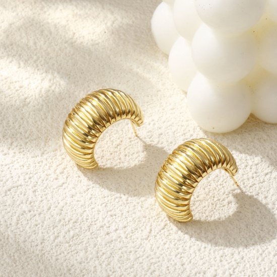 Image de 1 Paire Boucles d'Oreilles Créoles Exquis en Laiton Respectueux de la Nature Minimaliste Forme de C Rayées Plaqué Or Véritable 18K Cadeau Pour Femmes 28mm x 28mm, Taille de Fil: 0.7mm(taille 21)