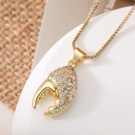 Picture of Wholesale Crab Claw Clear Cubic Zirconia Pendant Charm Necklace, 18K Gold Plated Brass Women's Ocean Jewelry Stylish Gift Jewelry For Retailer, 45cm(17.7") + 5cm(2") long, 1 Piece