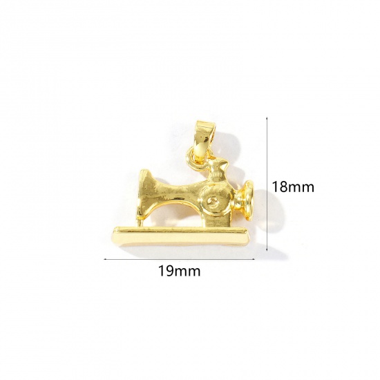 2 個 エコフレンドリー 真鍮 チャーム ペンダント 卸売り 18Kリアルゴールドメッキ 裁縫機械 3D 19mm x 18mm、 の画像