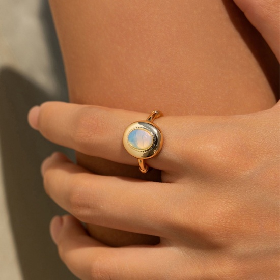 Bild von Großhandel Frauen Geschenk Weiß Offen Verstellbar Ring, 18K Vergoldet Edelstein & Messing, Stilvoll Elegant Schmuckbedarf, 17.3mm（US Größe:7), 1 Stück