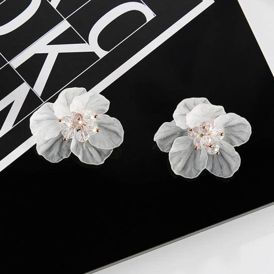 Imagen de Pendientes Blanco Flor Sección 4cm x 4cm, Post/ Wire Size: (20 gauge), 1 Par