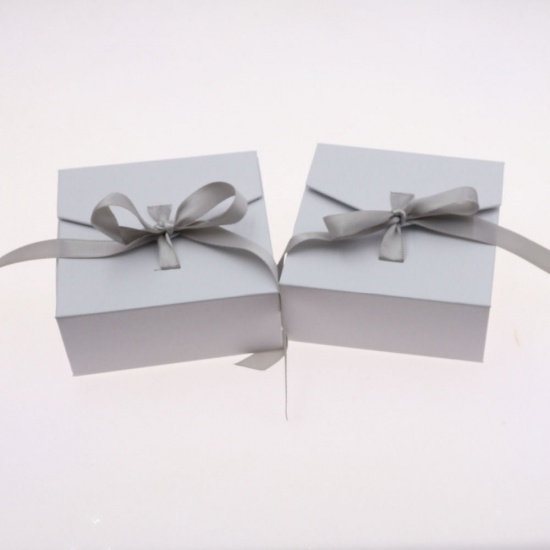 Immagine di 1 Piece Paper Jewelry Box For Necklace Bracelet Ring Gift Display Packaging Rectangle White Bowknot Pattern 8.3cm x 8cm x 3.5cm