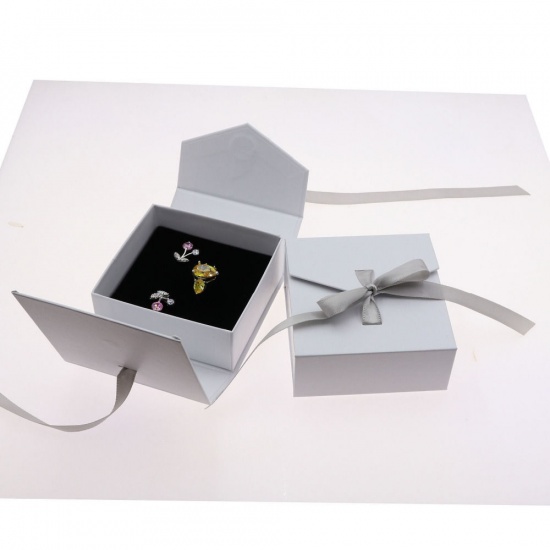 Immagine di 1 Piece Paper Jewelry Box For Necklace Bracelet Ring Gift Display Packaging Rectangle White Bowknot Pattern 8.3cm x 8cm x 3.5cm