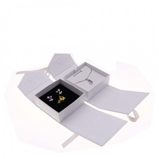 Immagine di 1 Piece Paper Jewelry Box For Necklace Bracelet Ring Gift Display Packaging Rectangle White Bowknot Pattern 8.3cm x 8cm x 3.5cm