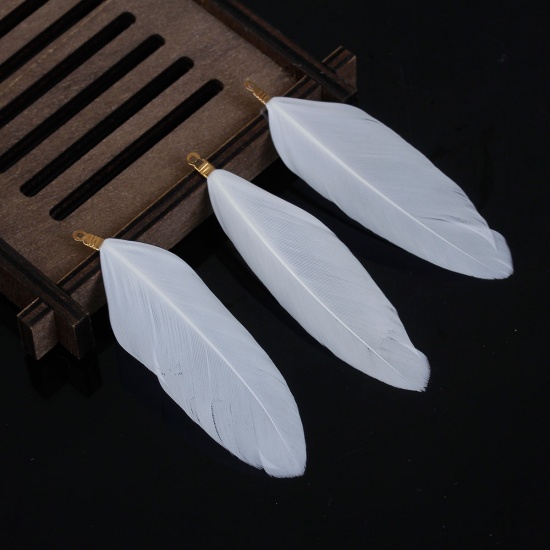 Picture of Natural Dyed Goose Feather Pendants Gold Plated White 8.5cm x3cm(3 3/8" x1 1/8") - 6cm x2cm(2 3/8" x 6/8"), 20 PCs