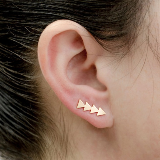 Imagen de Escalador del Oído Pendiente Chapado en Oro Triángulo 14mm x 5mm, Post/ Wire: (21 gauge), 1 Par