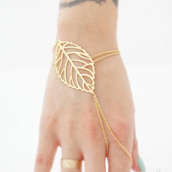 Bild von Handkette mit Ring Sklavenarmband Vergoldet Blätter Hohl 18.5cm lang 1 Strang
