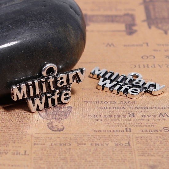 Immagine di Lega di Zinco Charms Rettangolo Argento Antico " Military Wife " 21mm x 11mm , 20 Pz