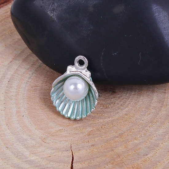 Bild von Zinklegierung Einzelne Perle Schmuck Charms Muschel Silberfarbe Weiß & Grün Acryl Imitat Perle 15mm x 12mm, 20 Stück