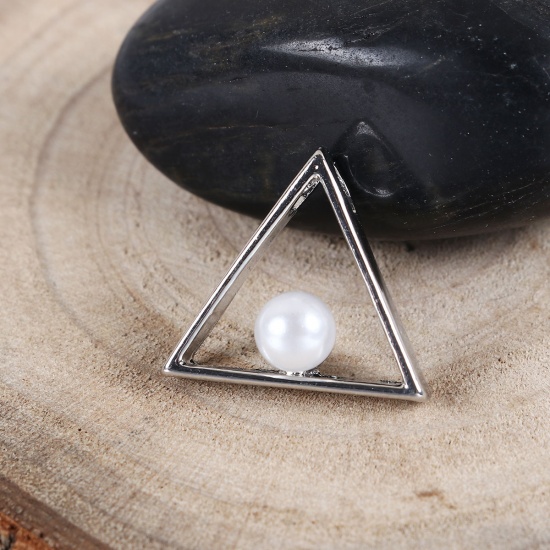 Immagine di Lega di Zinco Gioielli di una Perla Charms Triangolo Tono Argento Bianco Perla Imitato Acrilico 20mm x 18mm , 5 Pz