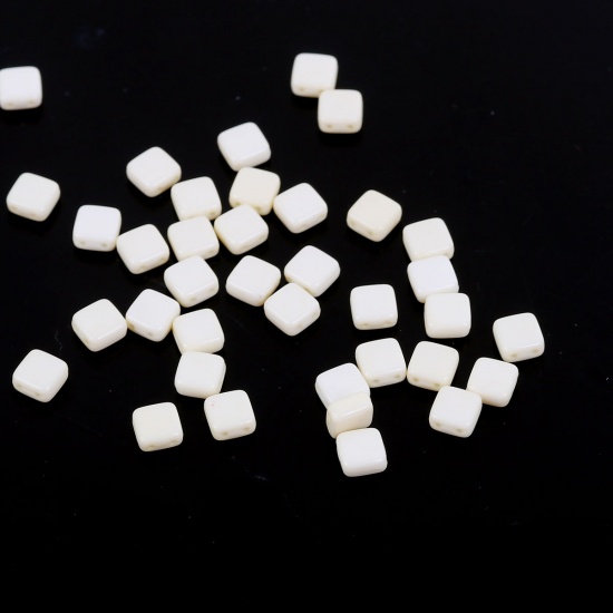 Immagine di (Japan Importazione) Vetro Perline di Semi con Due Fori Quadrato Bianco Sporco Opaco Smerigliato Circa 6.3mm x 6.3mm, Foro: Circa 0.5mm, 30 Pz