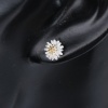 Imagen de Plata de Ley Pendientes Plata Flor de la margarita 8mm x 8mm, Post/ Wire Size: (21 gauge), 1 Par