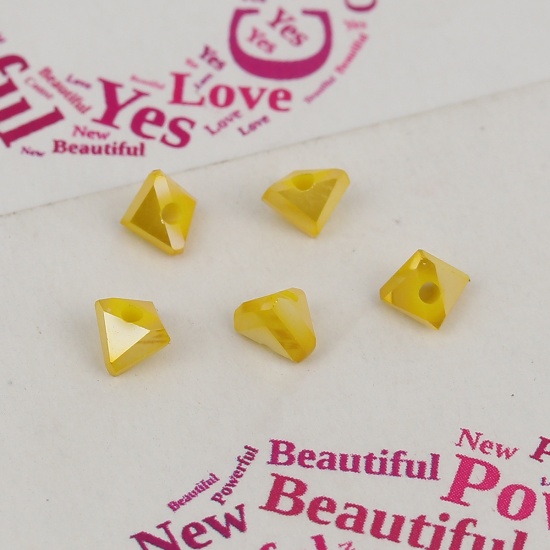 Bild von Glas Perlen Dreieck Gelb Facettiert ca. 4.5mm x 3mm, Loch: 0.7mm, 40 Stück