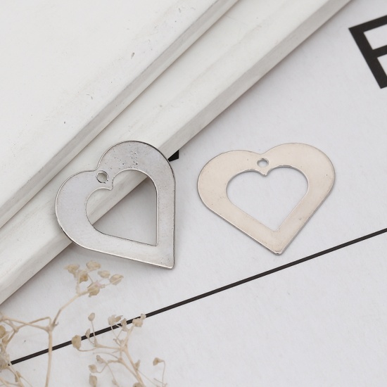 Bild von Messing Charms Herz Silberfarbe 20mm x 19mm, 5 Stück