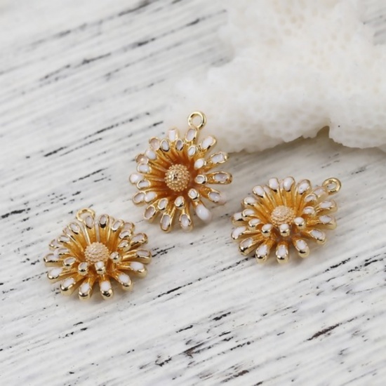 Image de Breloques en Laiton Marguerite Plaqué Or Véritable Blanc Email 14mm x 12mm, 2 Pcs