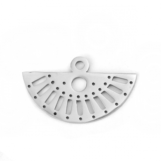 304 Stainless Steel Charms Fan-shaped Silver Tone 22mm( 7/8") x 13mm( 4/8"), 2 PCs の画像
