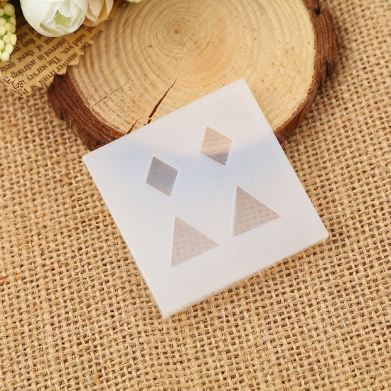 Bild von Silikon Gießform Dreieck Weiß Rhombus 49mm x 49mm, 2 Stück