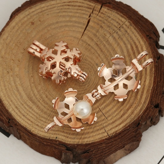 Bild von Zinklegierung Wunsch Perlenkäfig Schmuck Anhänger Weihnachten Schneeflocke Rosegold Zum Öffnen (Für Perlengröße: 8mm) 31mm x 19mm, 3 Stück