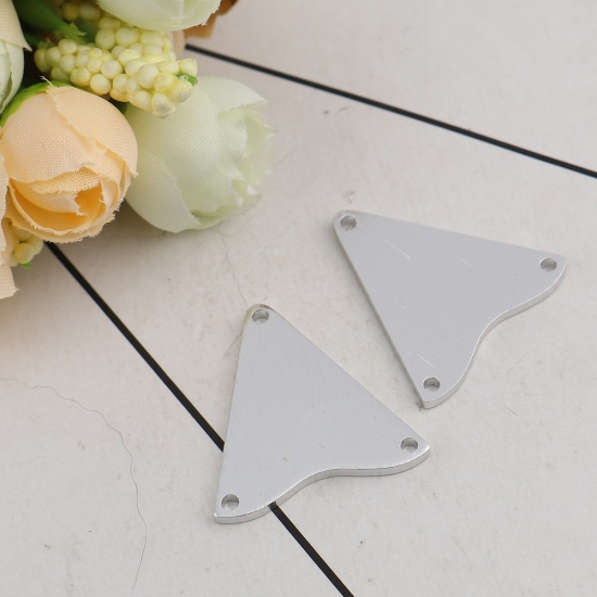 Immagine di Lega di Alluminio Connettore Accessori Triangolo Tono Argento 28mm x 28mm, 5 Pz