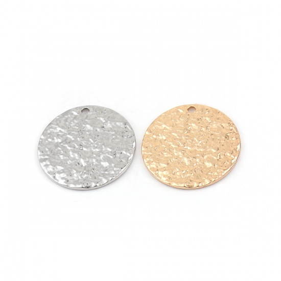 Picture of Zinc Based Alloy Hammered Charms Round Silver Tone 28mm(1 1/8") Dia, 10 PCs