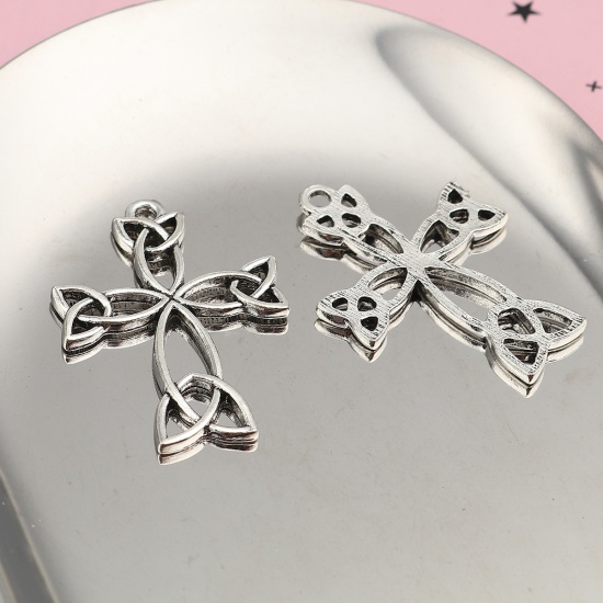 Bild von Zinklegierung Keltischer Knoten Anhänger Kreuz Antiksilber Blume Blätter 38mm x 28mm, 20 Stück
