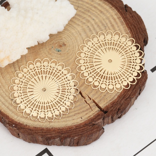 Immagine di Lega di Ferro Filigree Stamping Connettore Accessori Fiore Oro Placcato 32mm x 32mm, 10 Pz