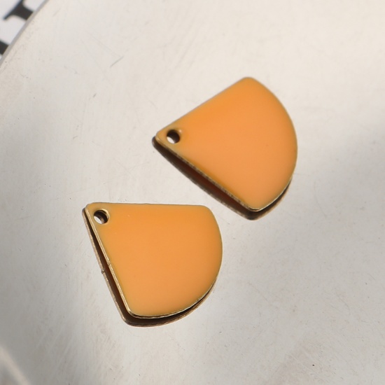 Image de Breloques Sequins Emaillés Double Face en Laiton Eventail Couleur Laiton Orange 13mm x 12mm, 10 Pcs                                                                                                                                                           