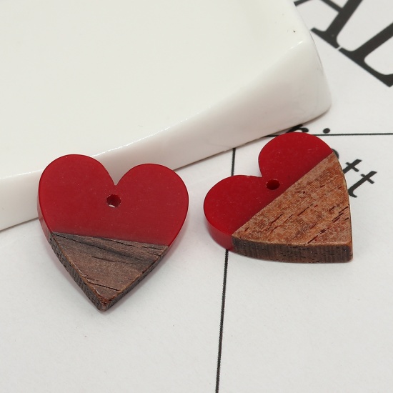 Immagine di Legno & Resina Charm Resina Effetto Legno Charms Cuore Rosso Scuro 18mm x 17mm, 5 Pz