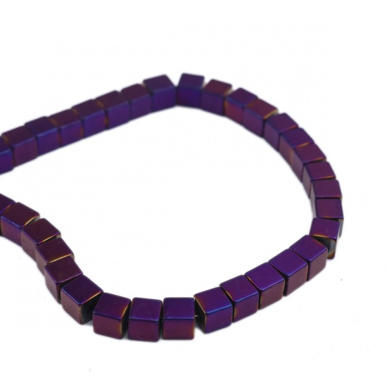 Image de (Classement A) Perles en Hématite （ Naturel ） Cube Violet 6mm x 6mm, Trou: env. 1.7mm, 40cm long, 1 Enfilade (Env. 68 Pcs/Enfilade)