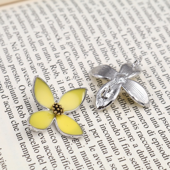 Bild von Zinklegierung Verbinder Blumen Silberfarbe Gelb Emaille, 32mm x 31mm, 4 Stück