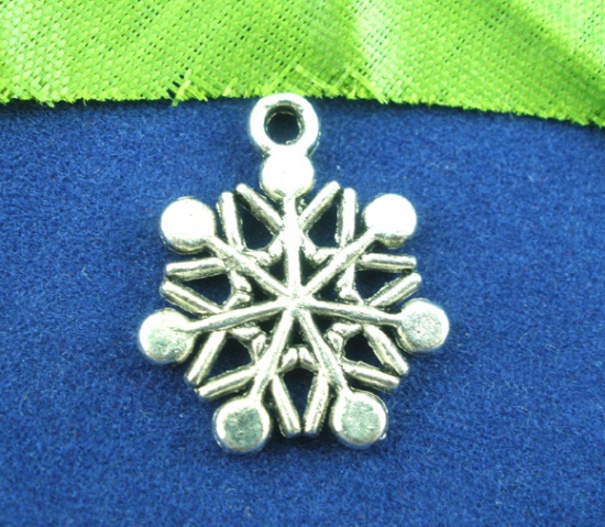 Picture of 40PCs Antique Silver Christmas Snowflake Pendants 20x16mm