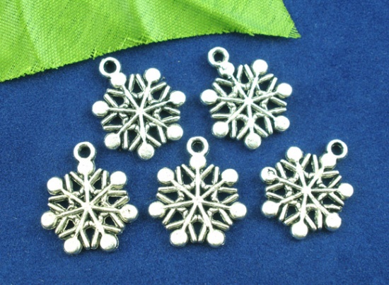 Picture of 40PCs Antique Silver Christmas Snowflake Pendants 20x16mm
