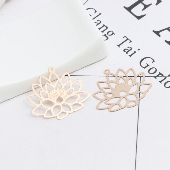 Imagen de Latón Colgantes Charms Chapado en Oro Flor de Loto Filigrana Estampación 25mm x 22mm, 20 Unidades