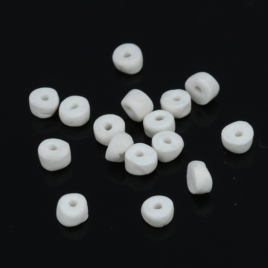 Immagine di Ceramica Diatanziale Perline Tondo Piatto Bianco Circa 6mm x 4mm, Foro: Circa 1.4mm, 20 Pz