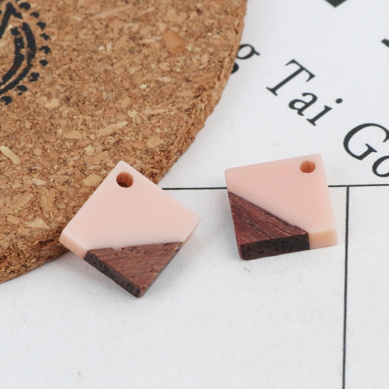 Immagine di Charm Resina Effetto Legno Charms Quadrato Rosa 16mm x 16mm, 10 Pz