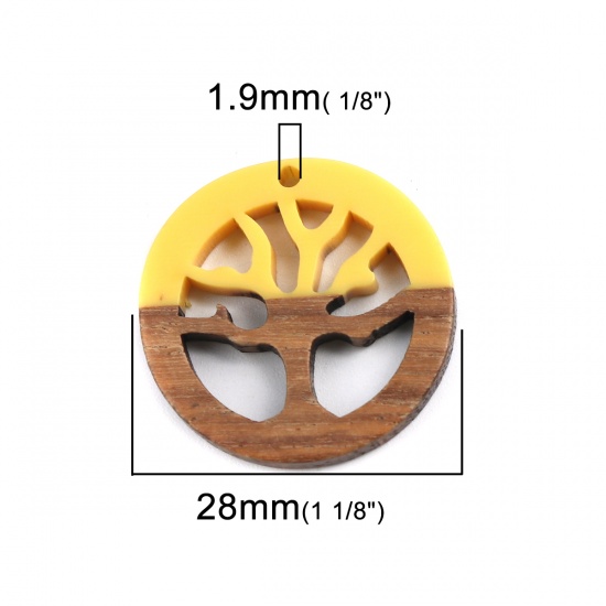 Immagine di Charm Resina Effetto Legno Charms Tondo Giallo Albero Disegno 28mm , 2 Pz