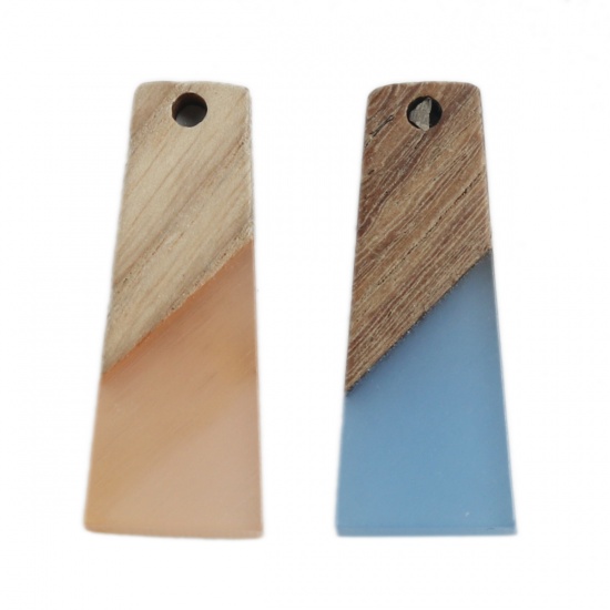 木目調樹脂 ペンダント 台形 青 3cm x 1.2cm、 2 個 の画像