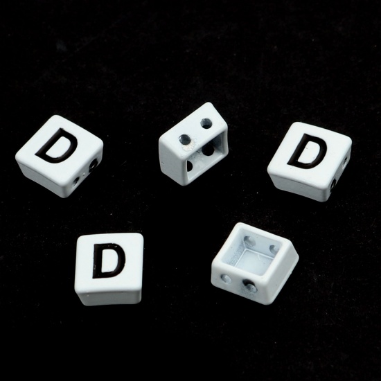 亜鉛合金 スペーサー ビーズ 正方形 黒 + 白 キャピタルレター彫刻 文字 " D " エナメル 約 8mm x 8mm、 穴：約 1.1mm、 10 個 の画像