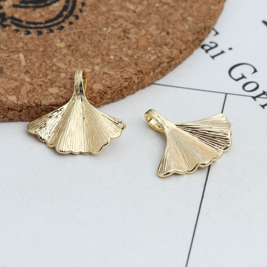 Imagen de Latón Colgantes Charms Chapado en Oro Hoja de Ginkgo 21mm x 19mm, 2 Unidades