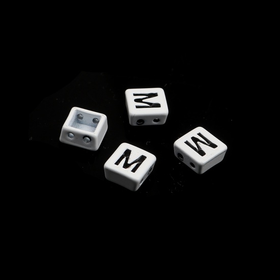 Immagine di Lega di Zinco Smalto Perline Due Fori Quadrato Nero & Bianco Lettera Maiuscola Scolpisce Lettere " M " Circa 8mm x 8mm, Foro:Circa 1.1mm, 10 Pz