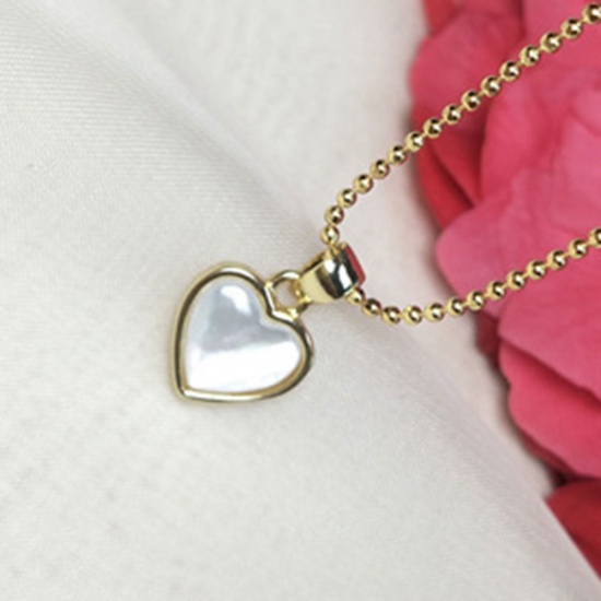 Picture of Zinc Based Alloy & Shell Valentine's Day Charms Gold Plated Heart White 9.4mm, 1 Piece