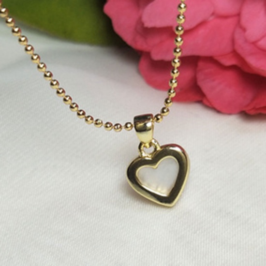 Picture of Zinc Based Alloy & Shell Valentine's Day Charms Gold Plated Heart White 9.4mm, 1 Piece