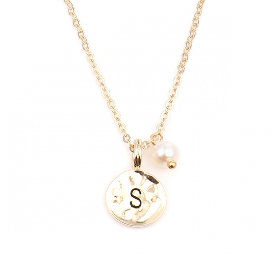 Pearl Necklace 16K Real Gold Plated Creamy-White Round Initial Alphabet/ Capital Letter Message " S " 41cm(16 1/8") long, 1 Piece の画像