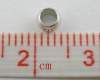真鍮 圧着ビーズ 円形 シルバートーン 穴： 2.7mm、 4mm直径、 2000 個                                                                                                                                                                                                                    の画像