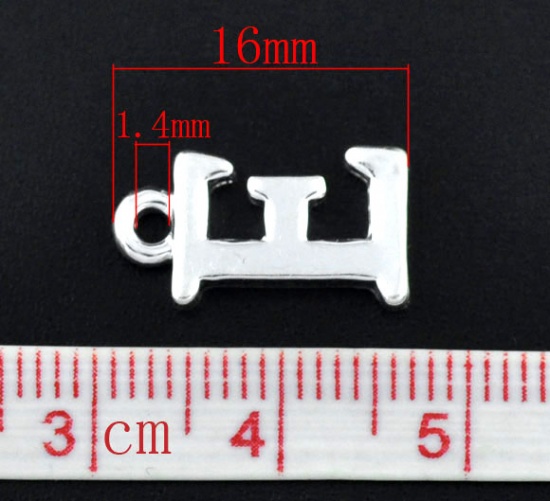Bild von Zinklegierung Charm Anfangsbuchstaben " E " Versilbert 15mm x 9mm 30 Stück