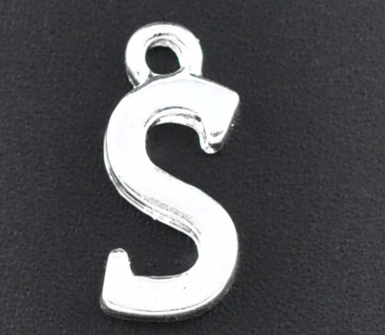 Immagine di Lega di Zinco Charm Ciondoli Iniziale Lettera Argento Placcato " S " 15mm x7mm, 30 Pz